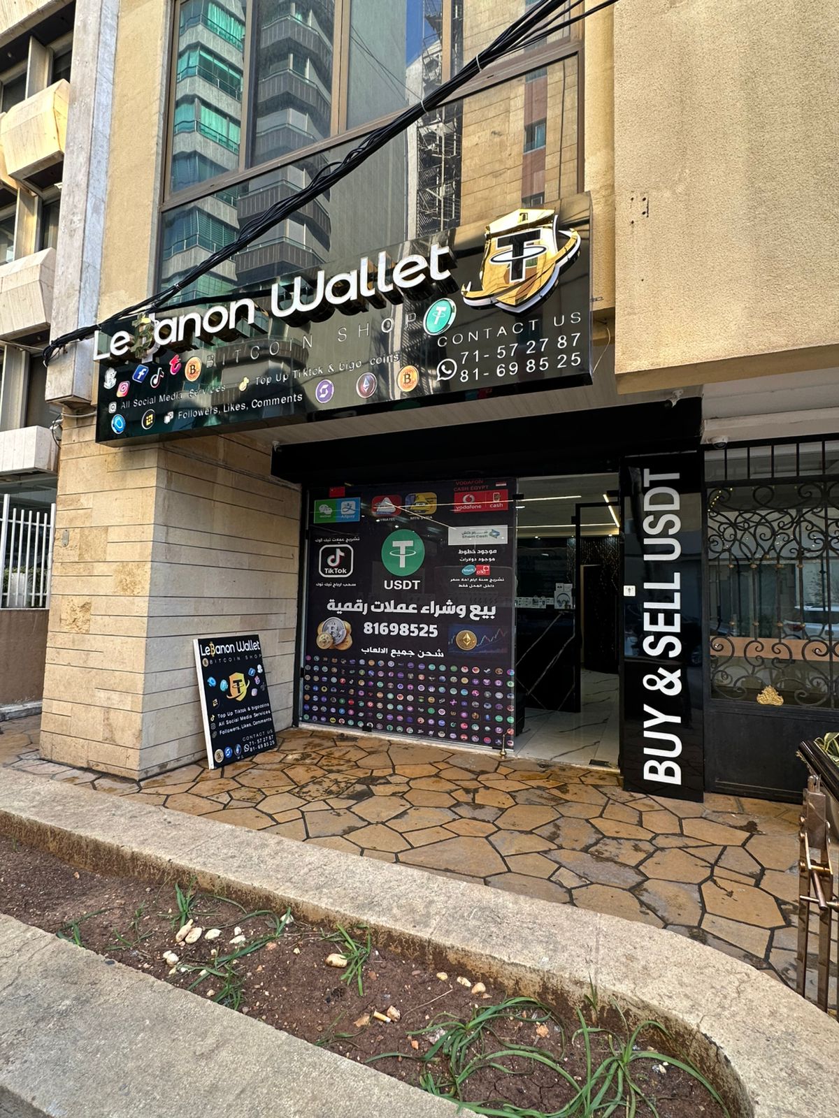 Lebanon Wallet Store — Daytime
